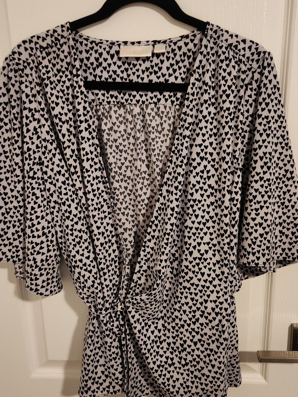 Black Heart Print Wrap Top - V-Neck Short Sleeve